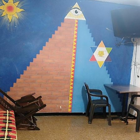 Casa Amarilla Hostel - カリ エクステリア 写真