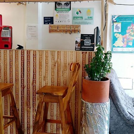 Casa Amarilla Hostel - カリ エクステリア 写真