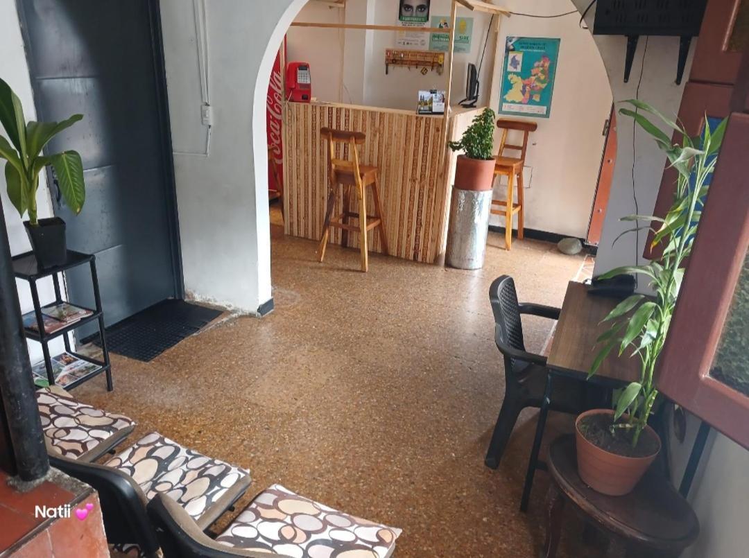 Casa Amarilla Hostel - カリ エクステリア 写真